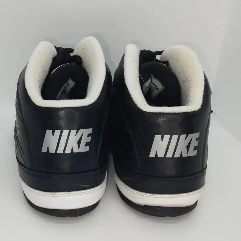 Nike Quick Handle Boy's Pre-owned Black & White Basketball Sneakers - sz. 7Y